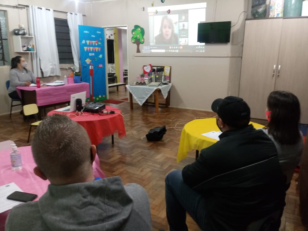 SECRETARIA DE EDUCAÇÃO REALIZA REUNIÃO COM OS CONSELHOS ESCOLARES DA REDE MUNICIPAL DE ENSINO